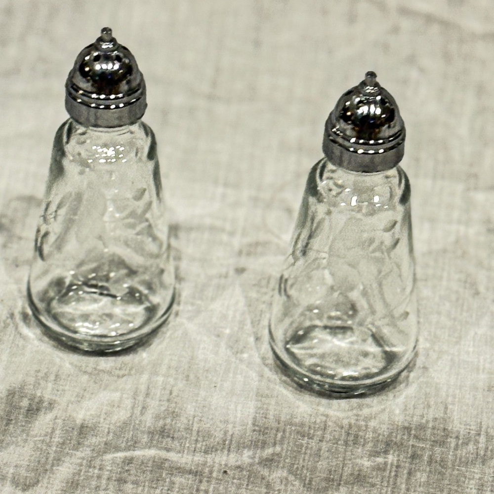 Etched Glass Salt & Pepper Shakers –Grape & Leaf Design with Chrome Tops